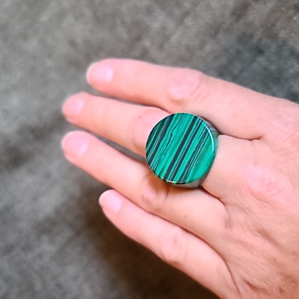 Size 6.5 resin "malachite" ring.